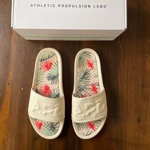 APL Tone It Up TechLoom Big logo Slide Pristine Tropic Floral Hawaii Slide 10